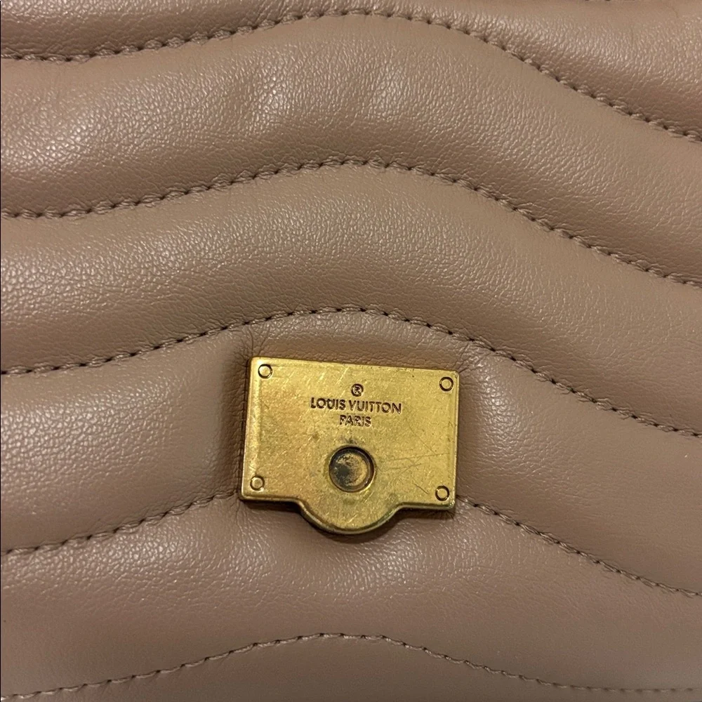 LV “Look a Like” Tan Wave Chain Shoulder Bag - Picture 9 of 14